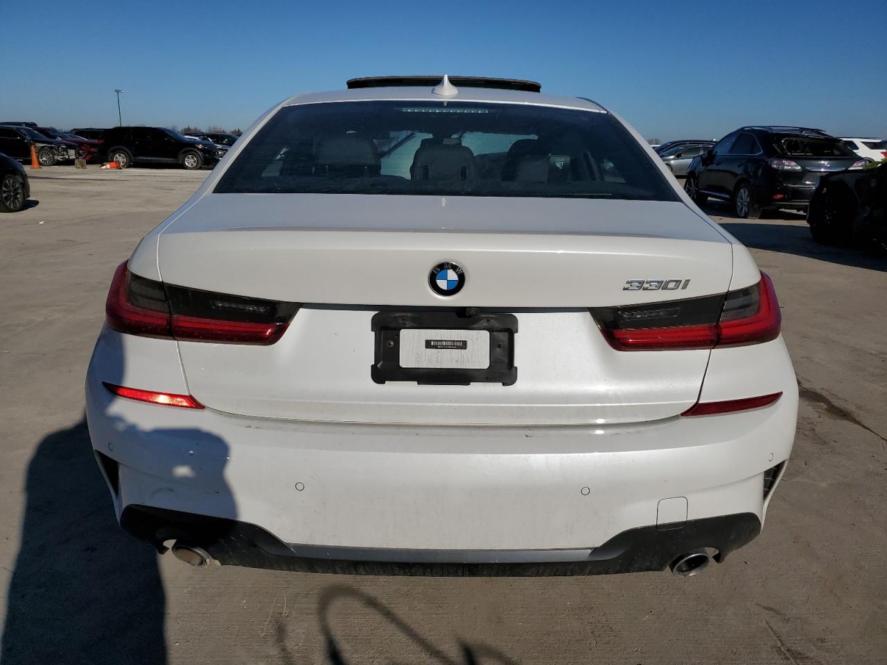 Photo 5 VIN: 3MW5R1J05M8B49853 - BMW 330I 