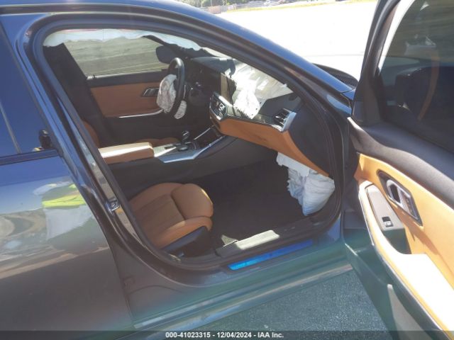 Photo 4 VIN: 3MW5R1J06N8C44679 - BMW 330I 