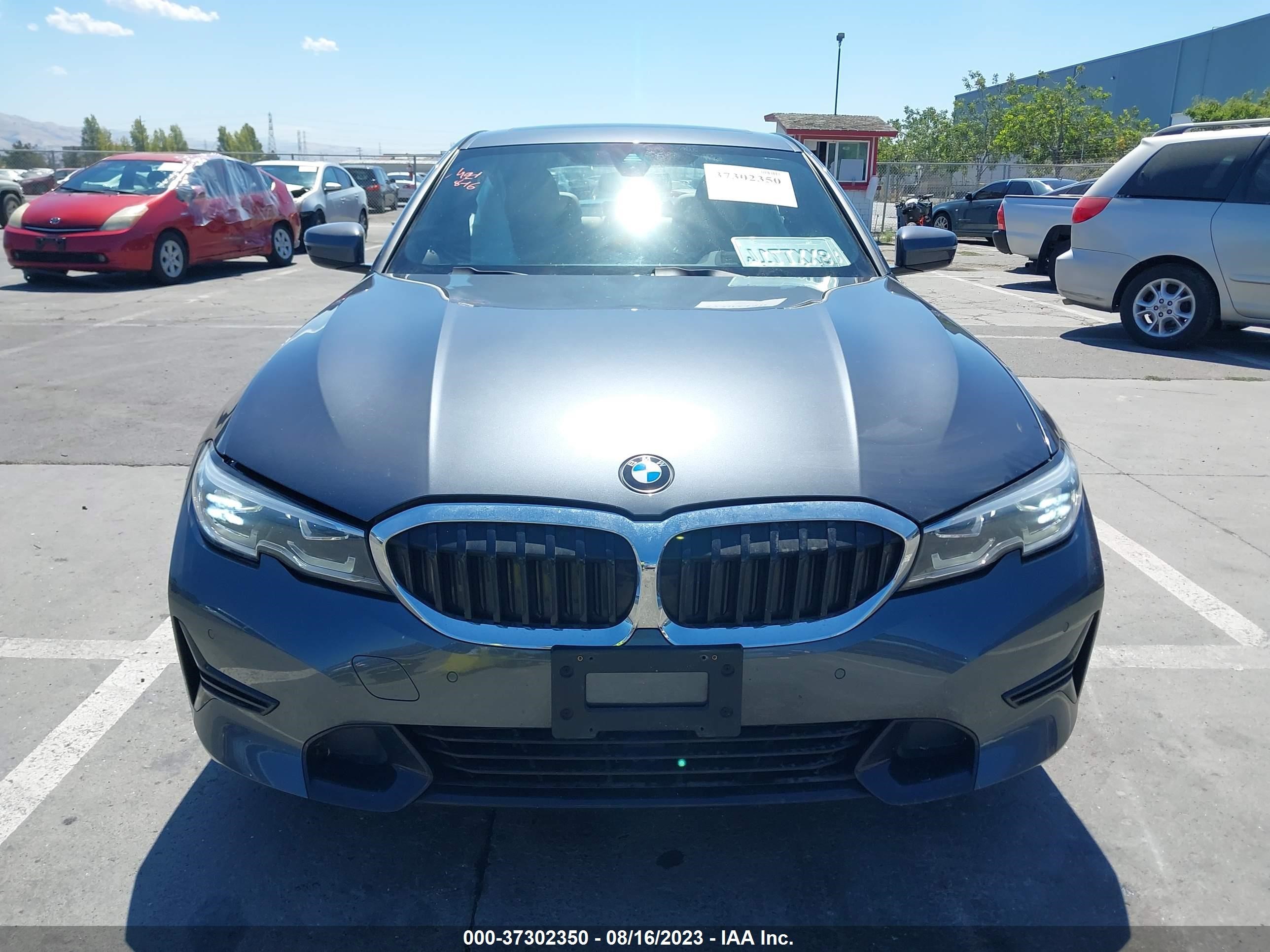 Photo 12 VIN: 3MW5R1J07M8C11804 - BMW 330I 