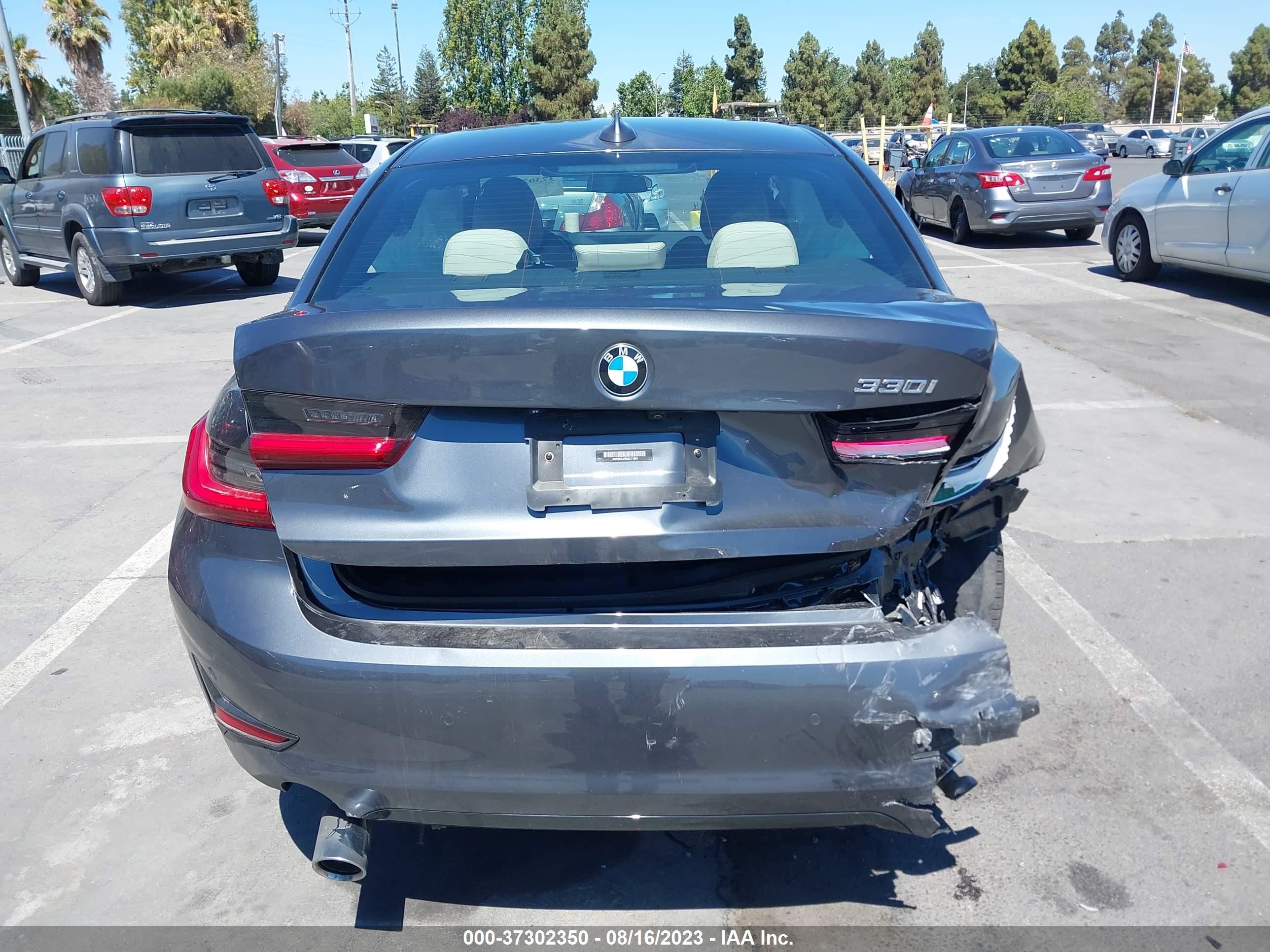 Photo 16 VIN: 3MW5R1J07M8C11804 - BMW 330I 