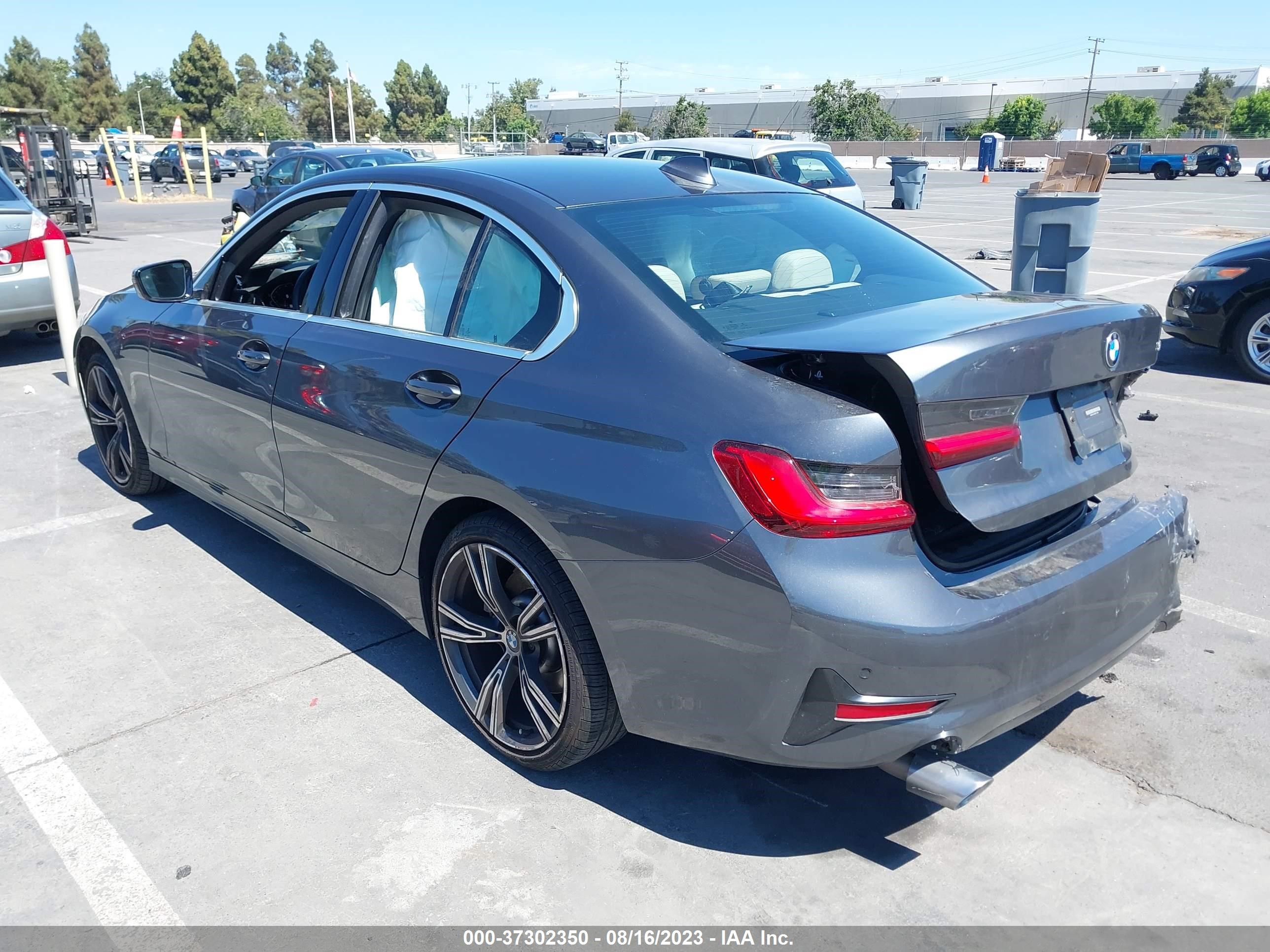 Photo 2 VIN: 3MW5R1J07M8C11804 - BMW 330I 