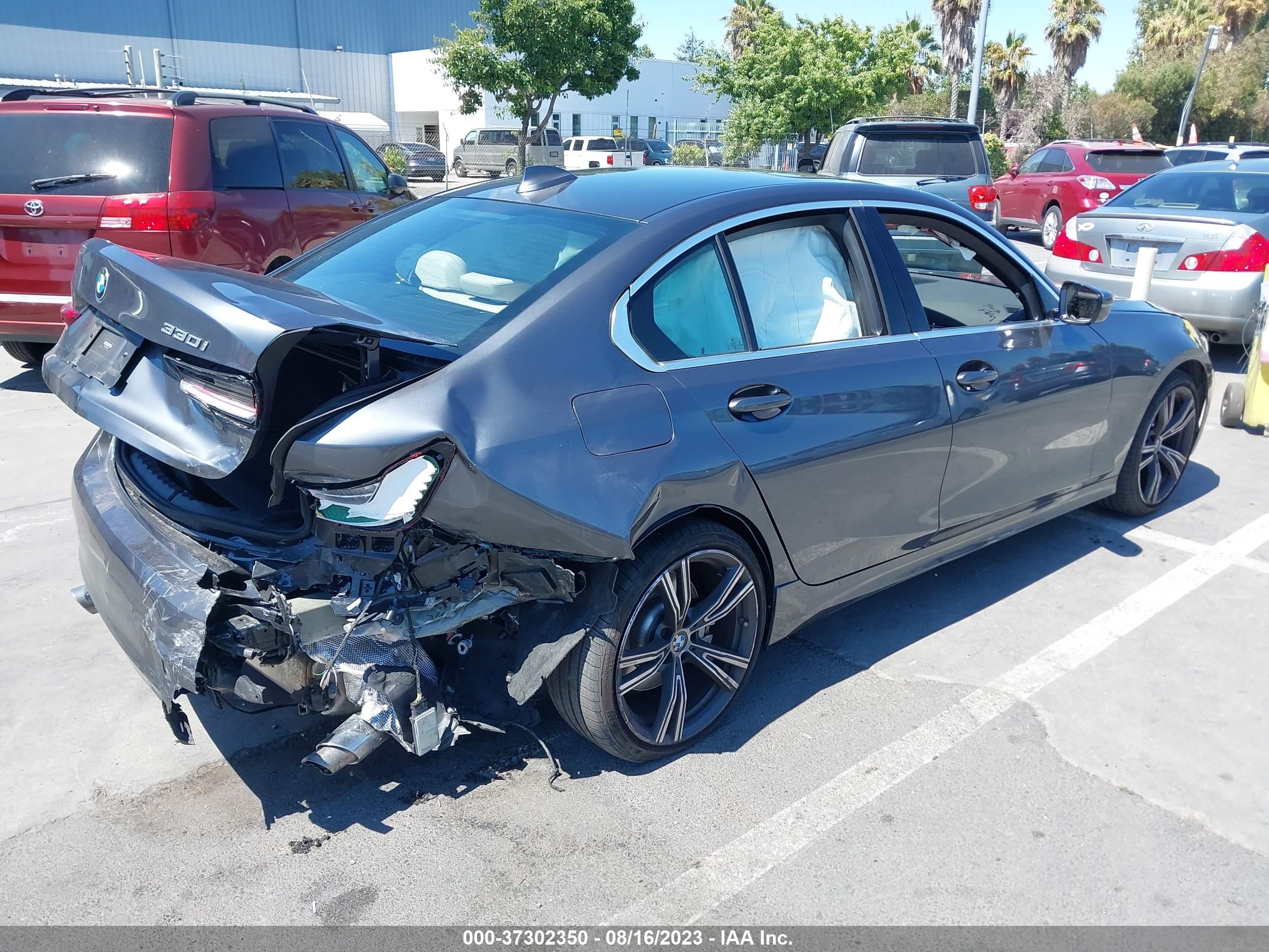 Photo 3 VIN: 3MW5R1J07M8C11804 - BMW 330I 