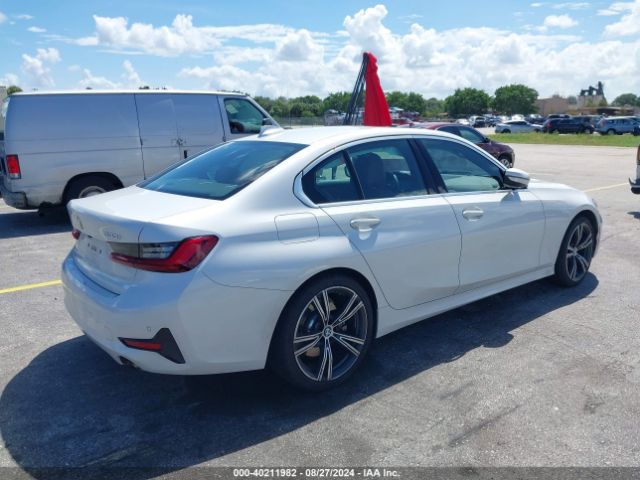 Photo 3 VIN: 3MW5R1J08N8C71690 - BMW 330I 