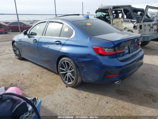 Photo 2 VIN: 3MW5R1J09NHC45051 - BMW 330I 