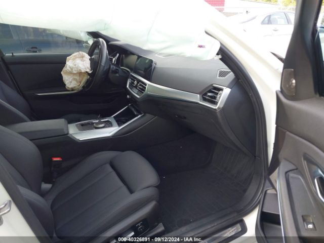 Photo 4 VIN: 3MW5R1J0XM8B76224 - BMW 330I 