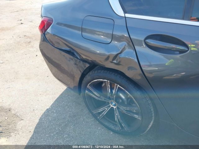 Photo 5 VIN: 3MW5R1J0XN8C33278 - BMW 330I 