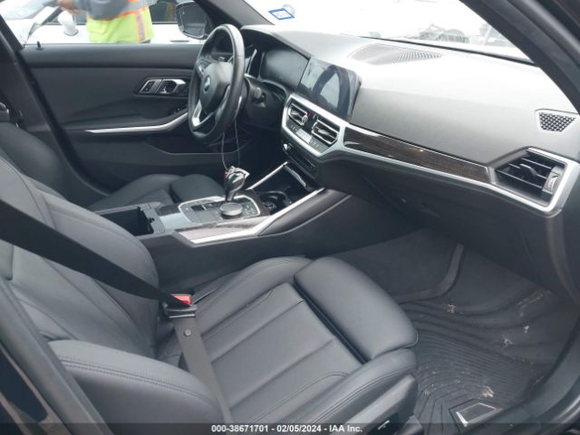 Photo 4 VIN: 3MW5R1J55K8B03433 - BMW 330I 