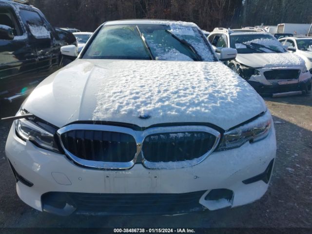 Photo 5 VIN: 3MW5R7J00M8B87848 - BMW 330I 