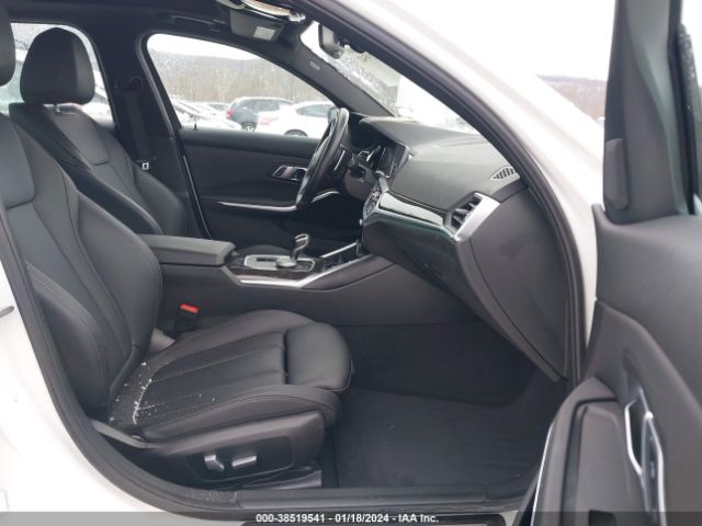 Photo 4 VIN: 3MW5R7J00N8C66051 - BMW 330I 