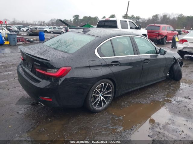 Photo 3 VIN: 3MW5R7J0XN8C27774 - BMW 330I 