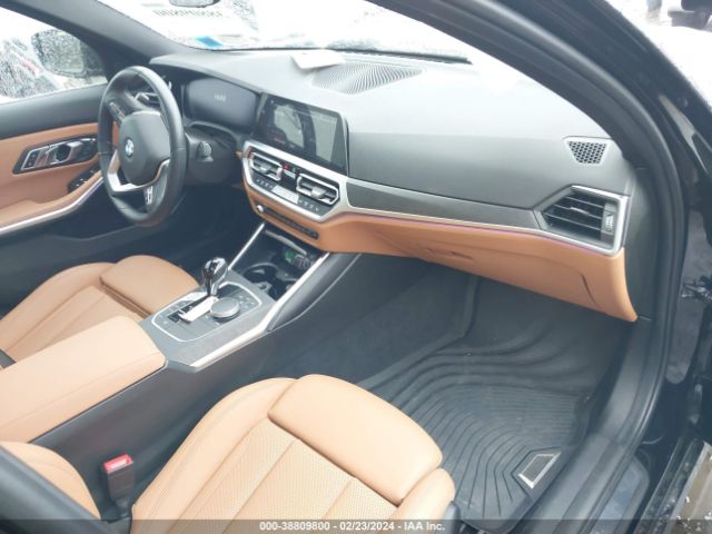 Photo 4 VIN: 3MW5R7J0XN8C27774 - BMW 330I 