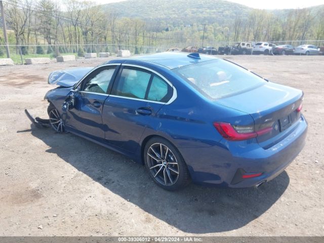 Photo 2 VIN: 3MW5R7J0XN8C38693 - BMW 330I 