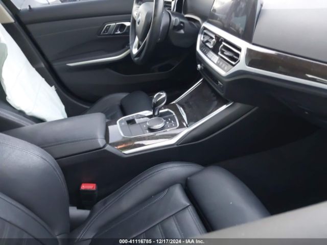 Photo 4 VIN: 3MW5R7J51K8A04935 - BMW 330I 