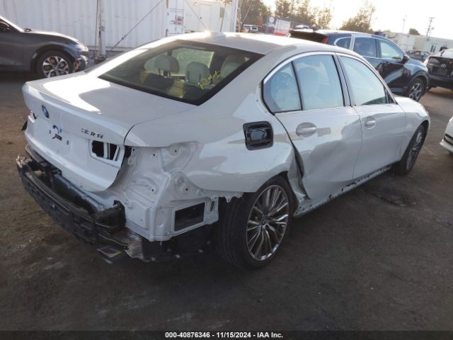 Photo 3 VIN: 3MW69FF02R8E04394 - BMW 330I 