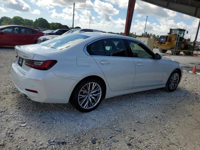 Photo 2 VIN: 3MW69FF05R8D83296 - BMW 330I 