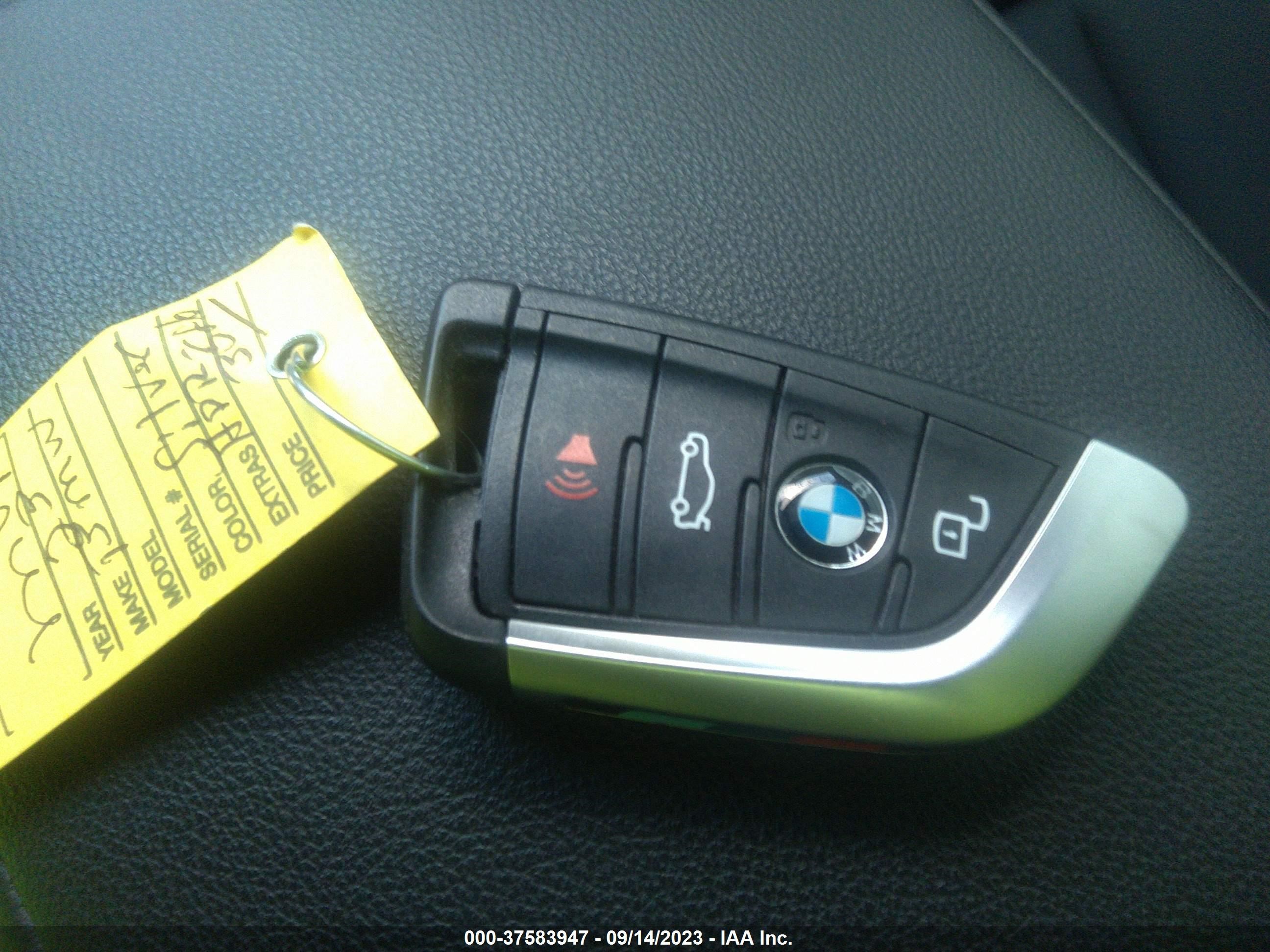 Photo 10 VIN: 3MW89FF05P8C80563 - BMW 330I 