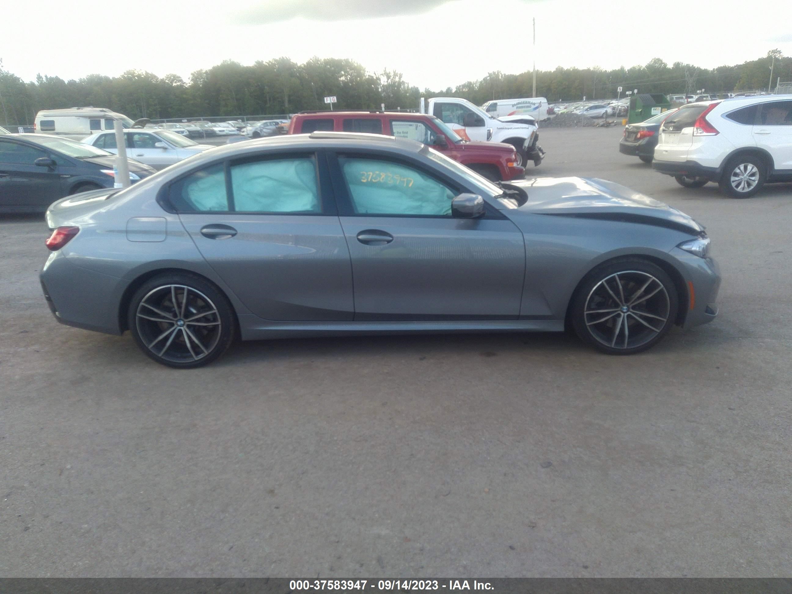 Photo 12 VIN: 3MW89FF05P8C80563 - BMW 330I 