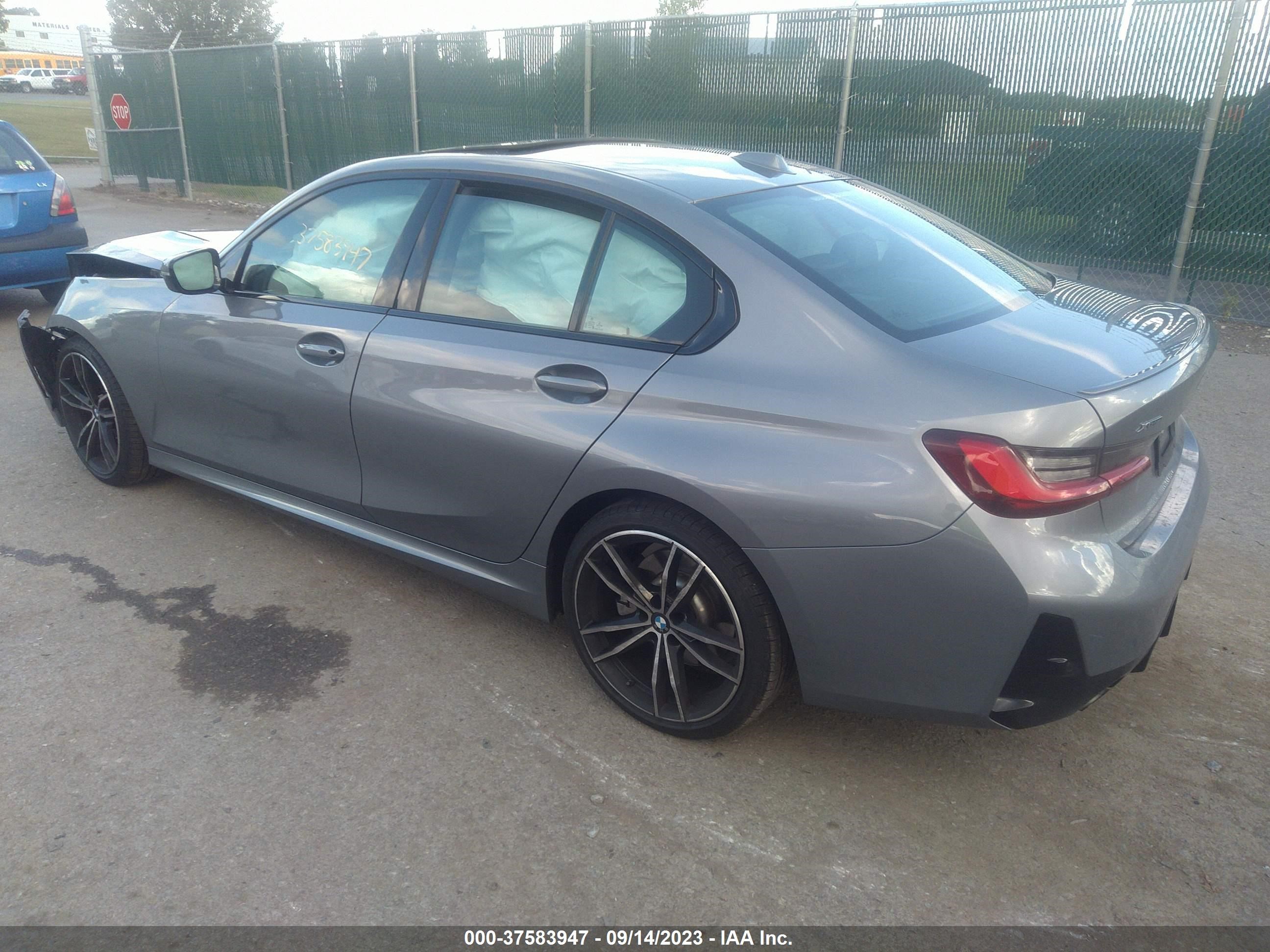 Photo 2 VIN: 3MW89FF05P8C80563 - BMW 330I 