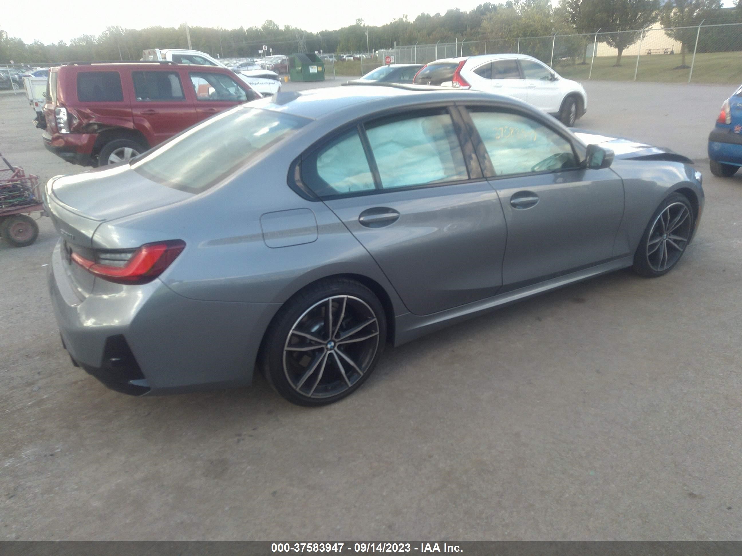 Photo 3 VIN: 3MW89FF05P8C80563 - BMW 330I 