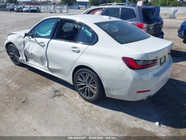 Photo 2 VIN: 3MW89FF0XP8D42703 - BMW 330I 