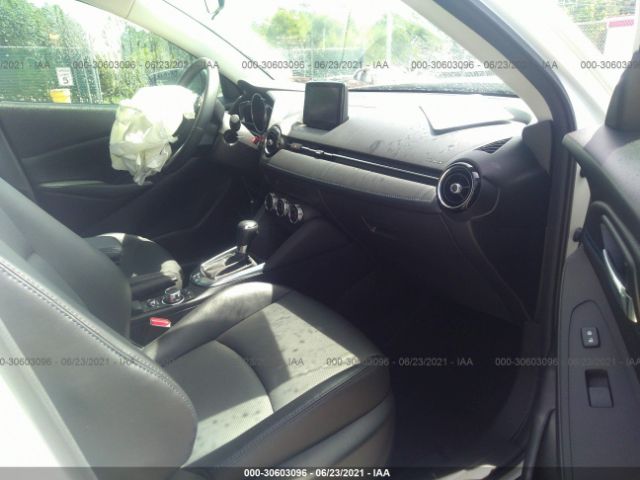 Photo 4 VIN: 3MYDLBJV4LY702560 - TOYOTA YARIS HATCHBACK 