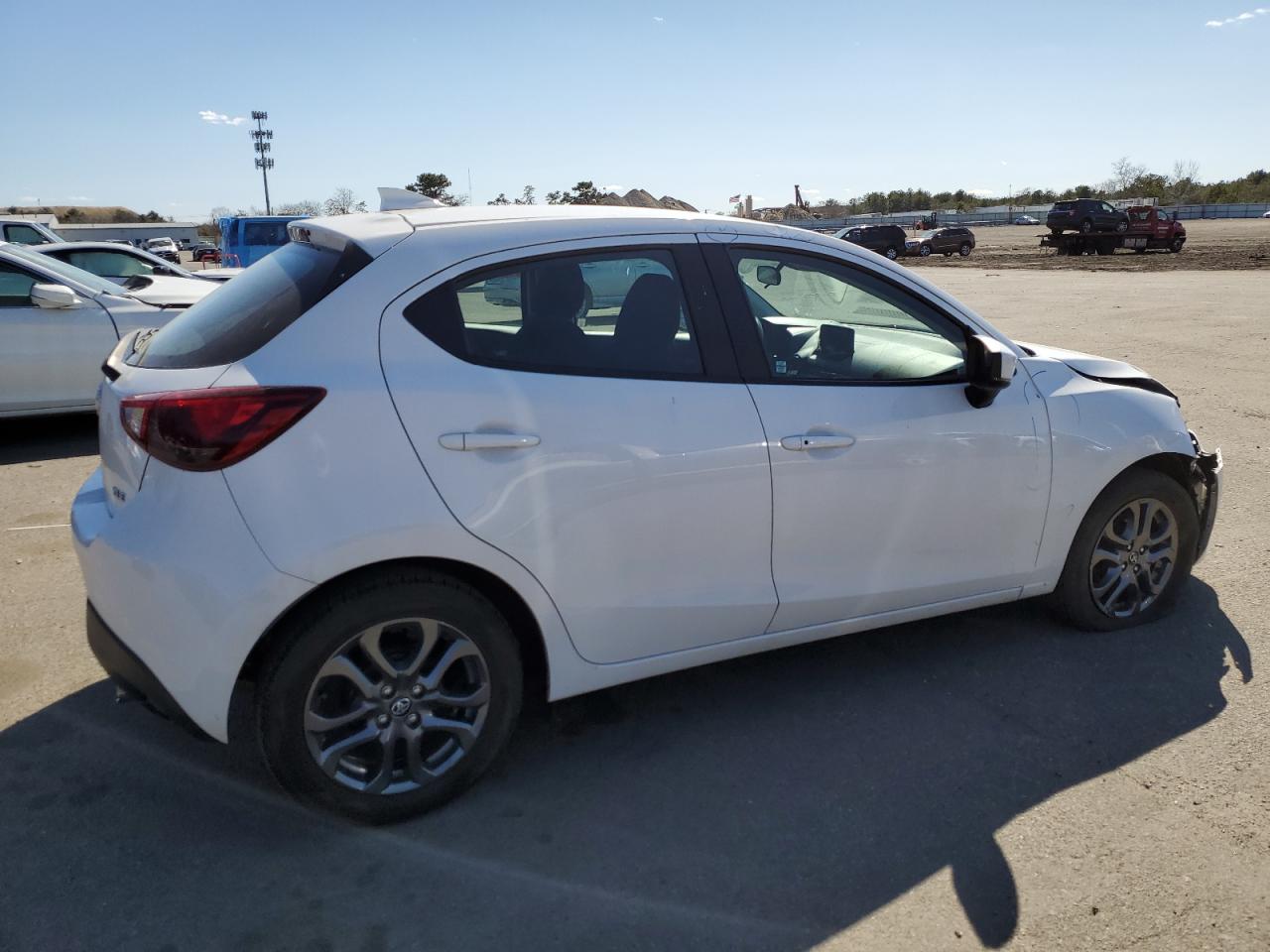 Photo 2 VIN: 3MYDLBJVXLY700425 - TOYOTA YARIS 