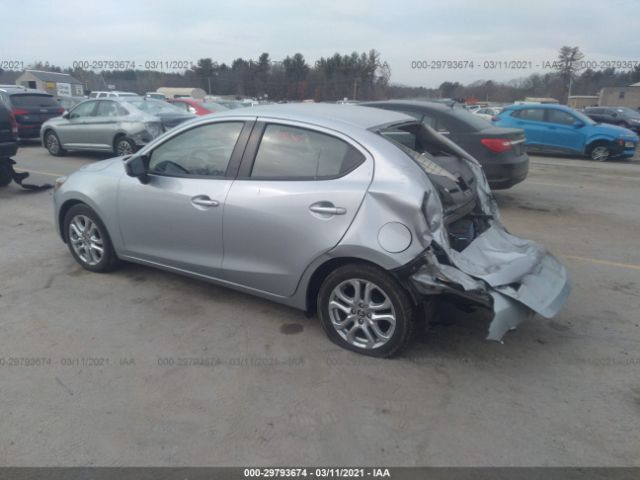 Photo 2 VIN: 3MYDLBYV0JY316026 - TOYOTA YARIS IA 