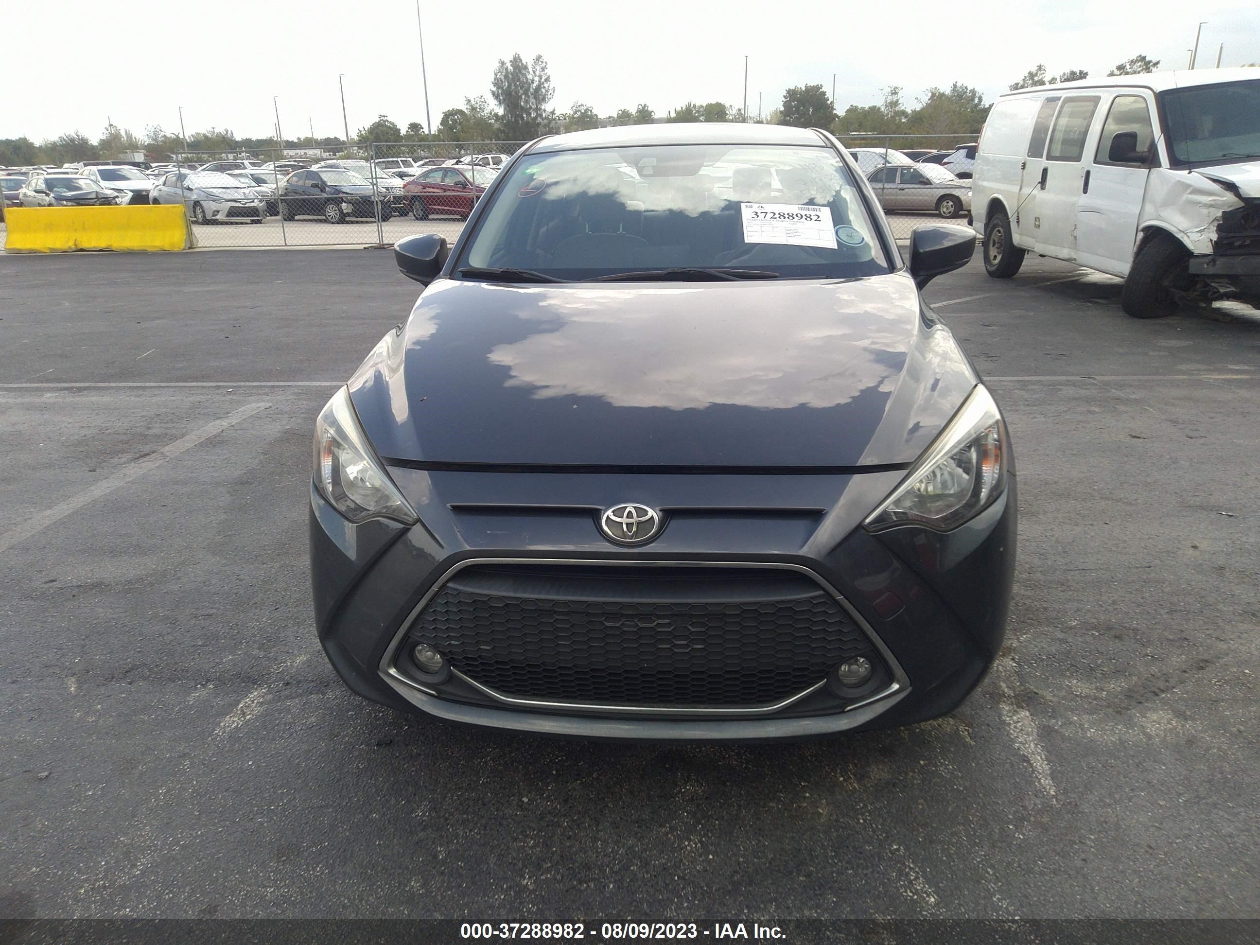 Photo 11 VIN: 3MYDLBYV0KY500402 - TOYOTA YARIS 