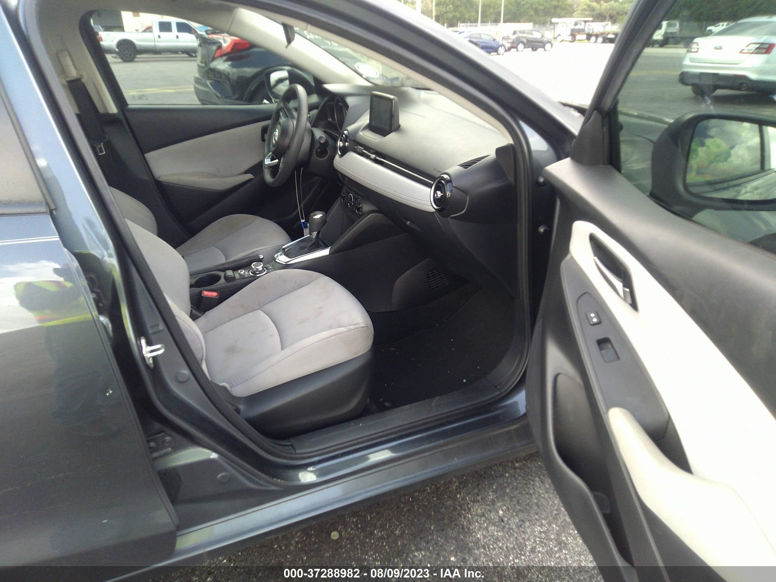 Photo 4 VIN: 3MYDLBYV0KY500402 - TOYOTA YARIS 