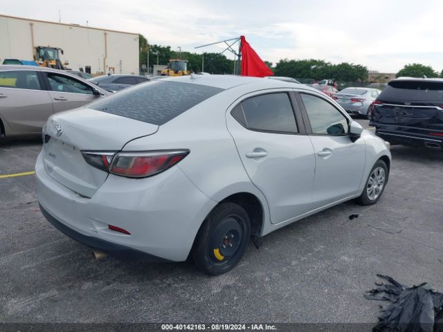 Photo 3 VIN: 3MYDLBYV2KY517458 - TOYOTA YARIS 