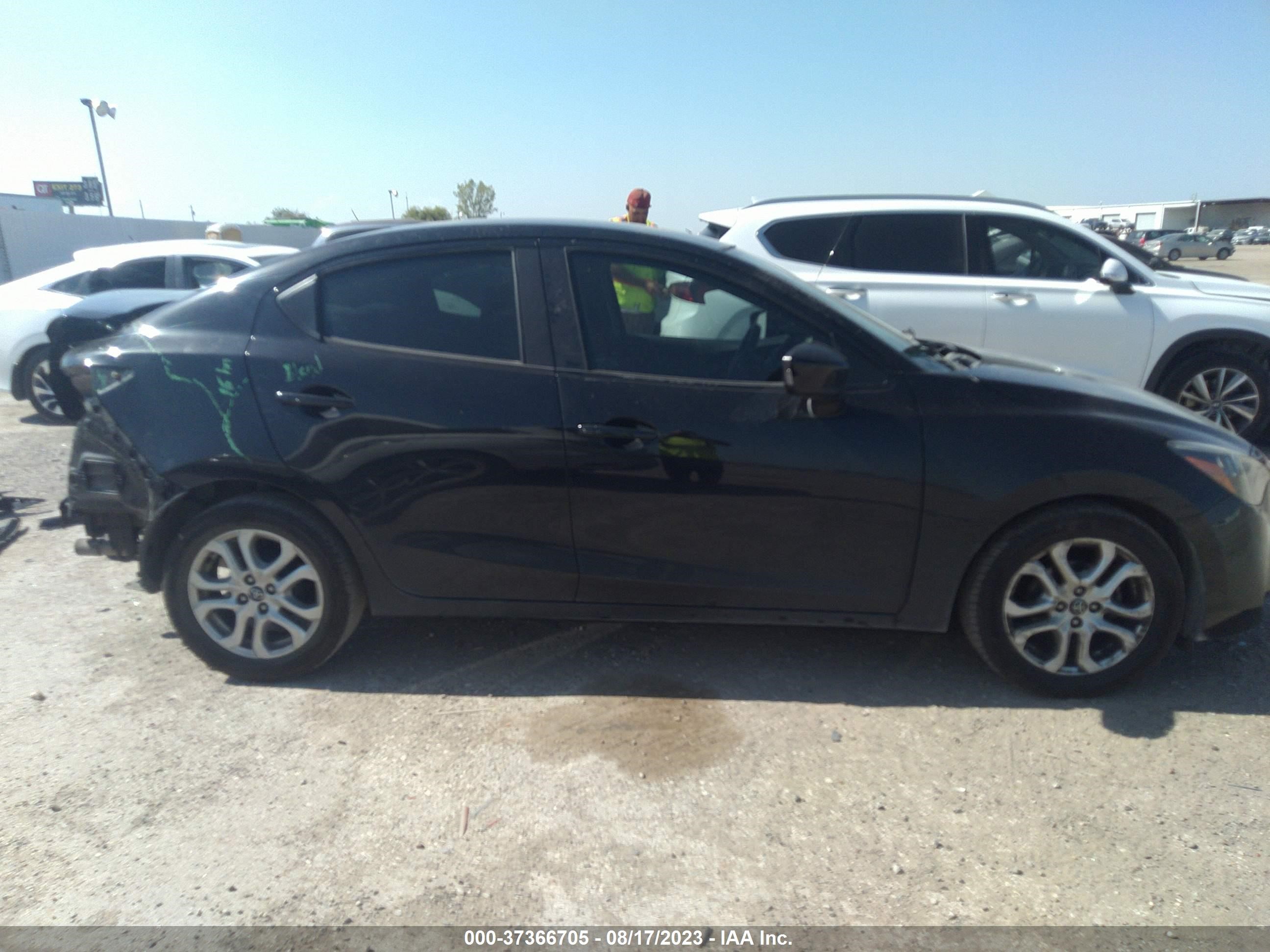 Photo 12 VIN: 3MYDLBYV5HY195228 - TOYOTA YARIS 