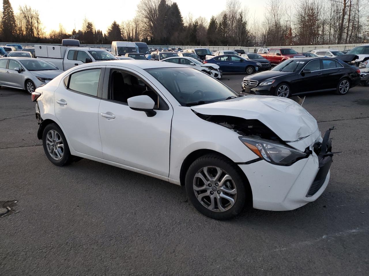 Photo 3 VIN: 3MYDLBYV5JY314658 - TOYOTA YARIS 