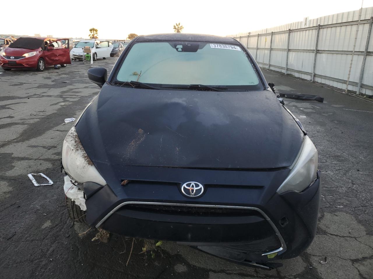 Photo 4 VIN: 3MYDLBYV6JY310585 - TOYOTA YARIS 