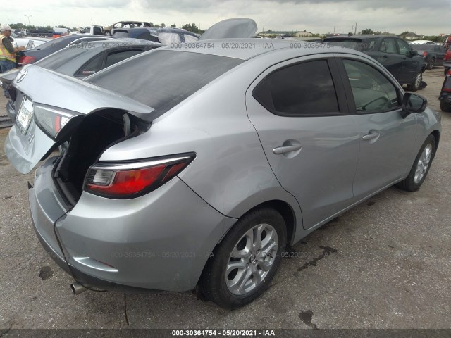 Photo 3 VIN: 3MYDLBYV6JY327483 - TOYOTA YARIS IA 