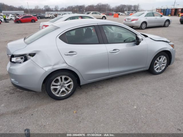 Photo 3 VIN: 3MYDLBYV6JY327838 - TOYOTA YARIS IA 