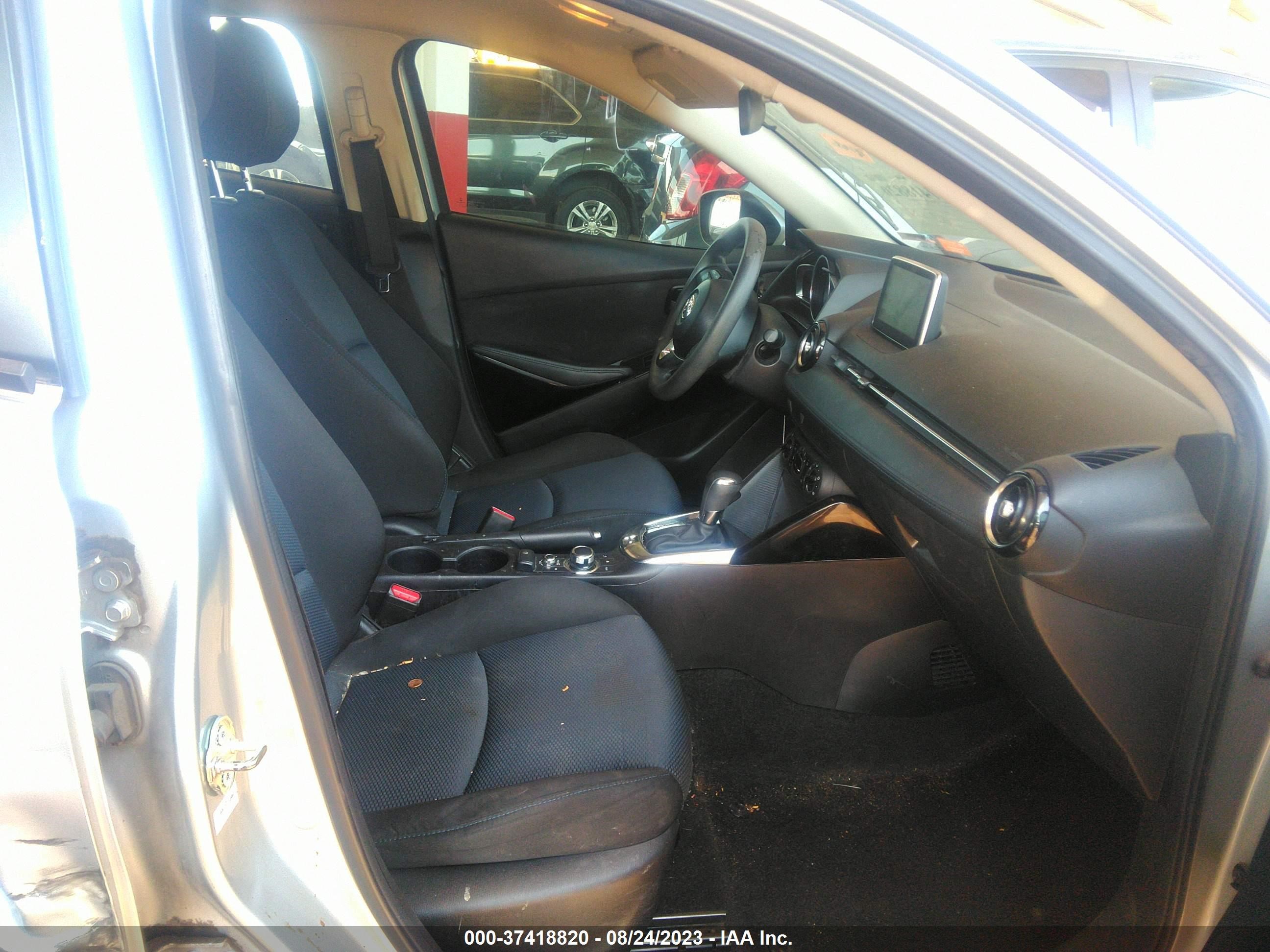 Photo 4 VIN: 3MYDLBYVXJY305597 - TOYOTA YARIS 