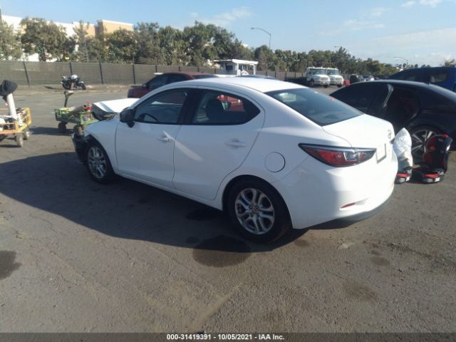 Photo 2 VIN: 3MYDLBZV0GY106825 - SCION IA 