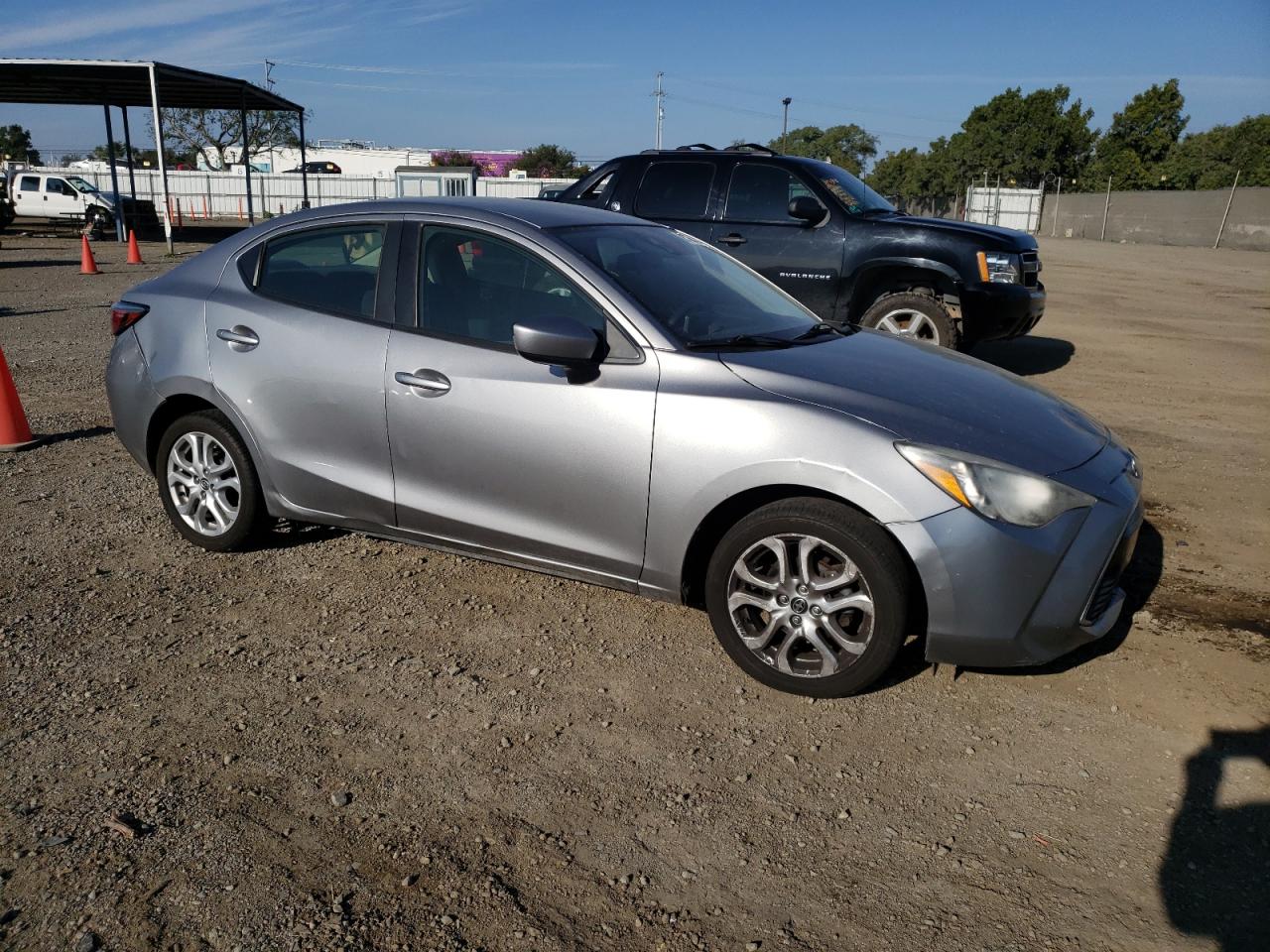 Photo 3 VIN: 3MYDLBZV2GY133542 - SCION IA 