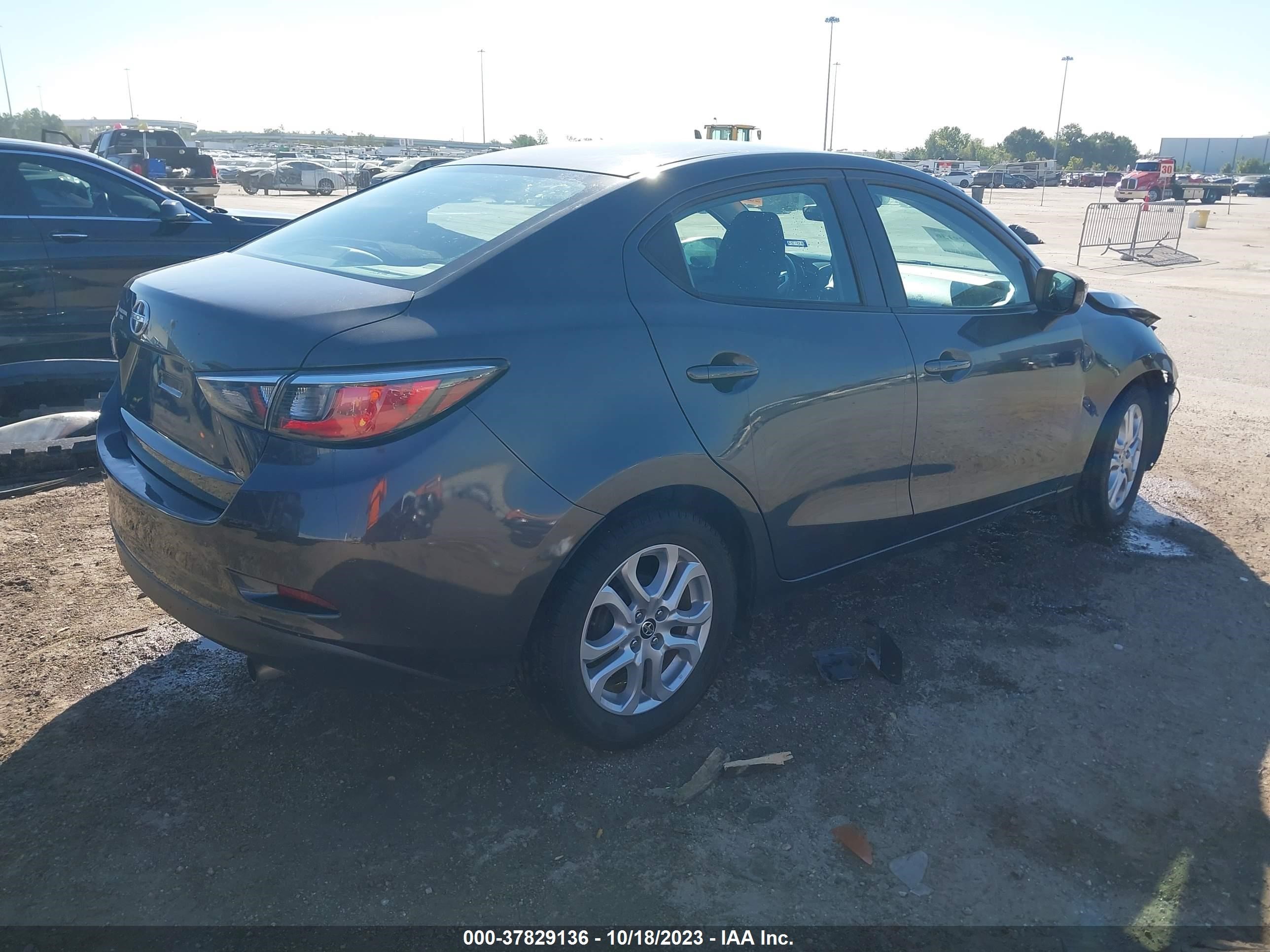 Photo 3 VIN: 3MYDLBZV3GY119147 - SCION IA 