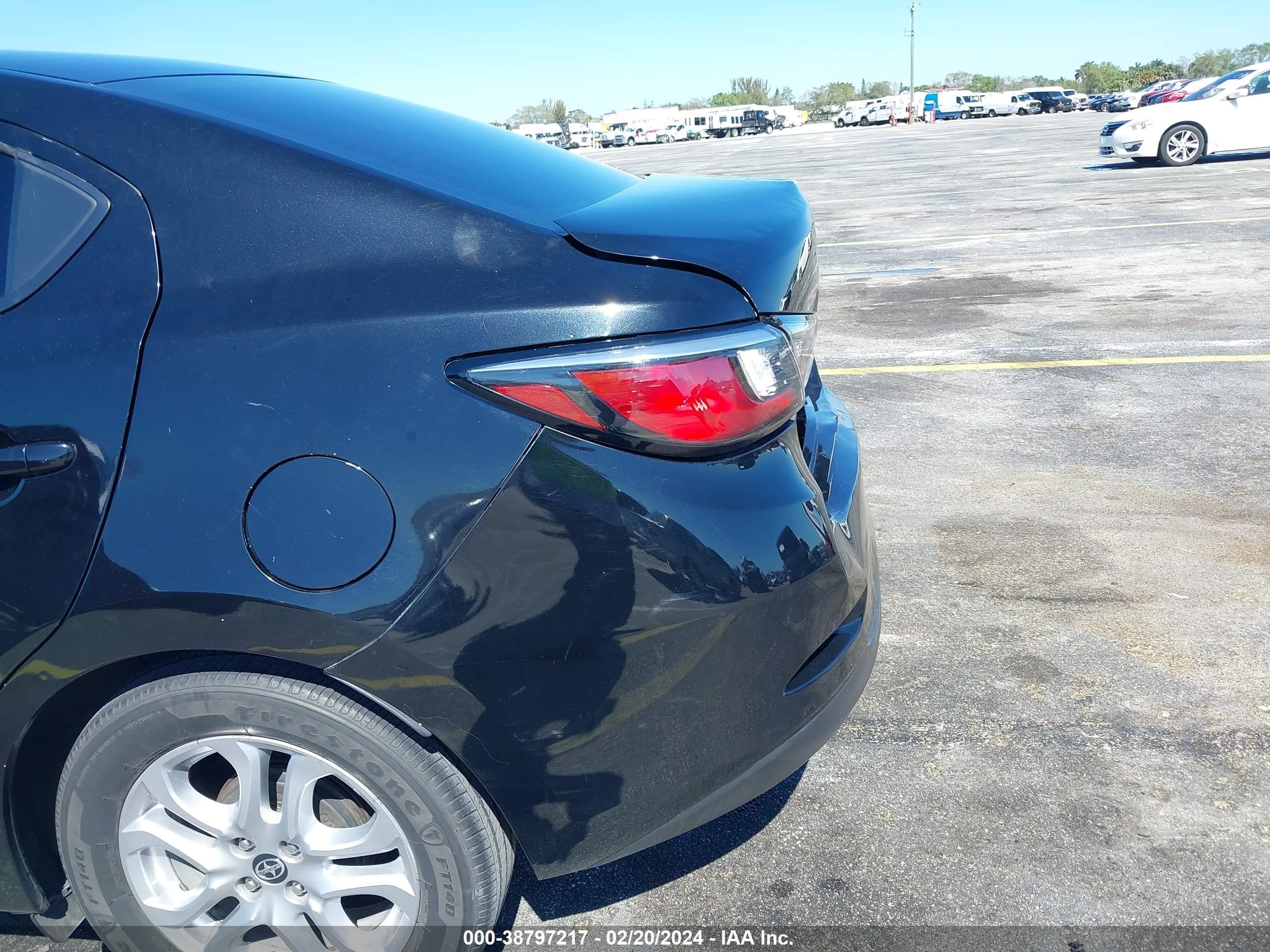 Photo 11 VIN: 3MYDLBZV3GY145327 - SCION IA 