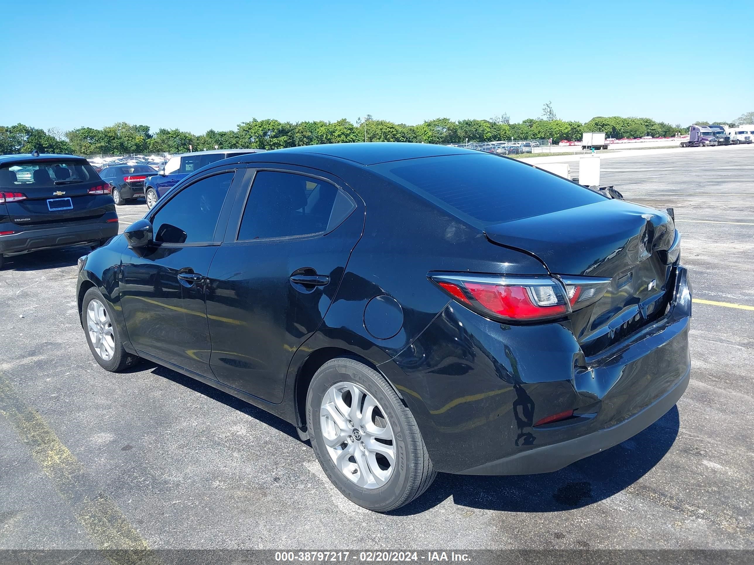 Photo 2 VIN: 3MYDLBZV3GY145327 - SCION IA 