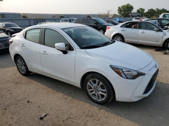 Photo 3 VIN: 3MYDLBZV4GY137351 - TOYOTA SCION IA 