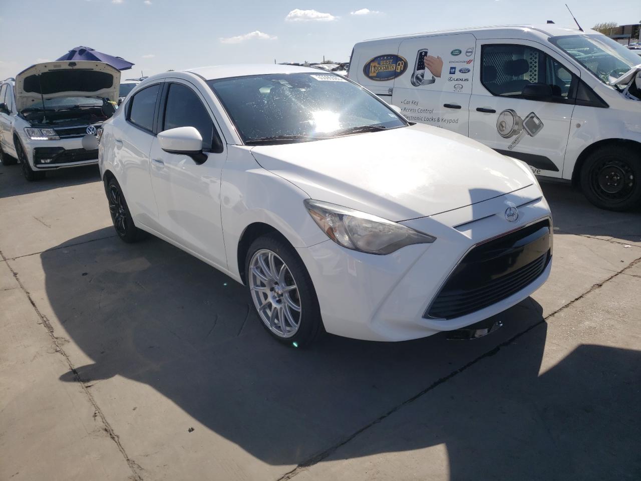 Photo 3 VIN: 3MYDLBZV5GY127346 - SCION IA 