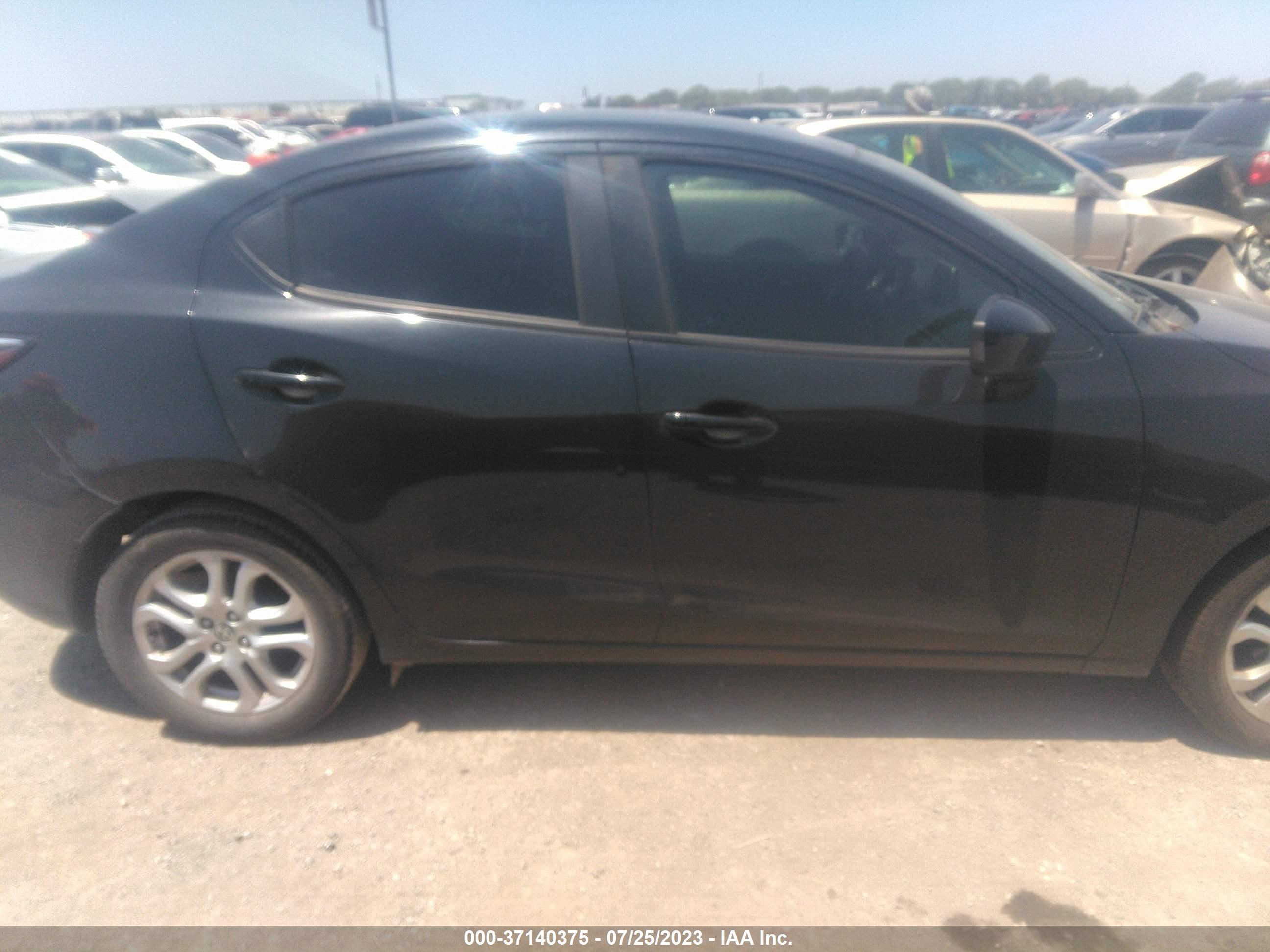 Photo 12 VIN: 3MYDLBZV5GY142994 - SCION IA 