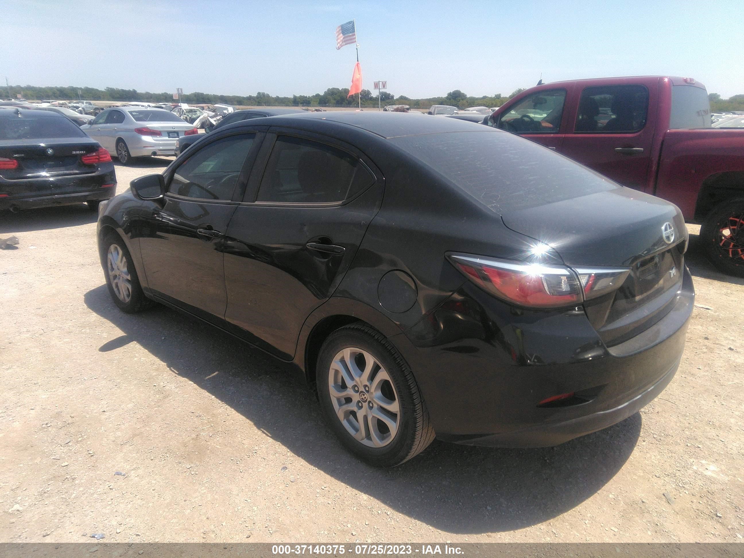 Photo 2 VIN: 3MYDLBZV5GY142994 - SCION IA 