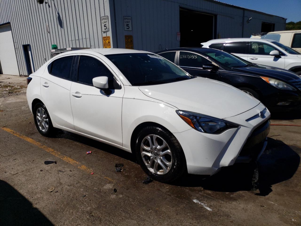 Photo 3 VIN: 3MYDLBZV8GY103476 - SCION IA 