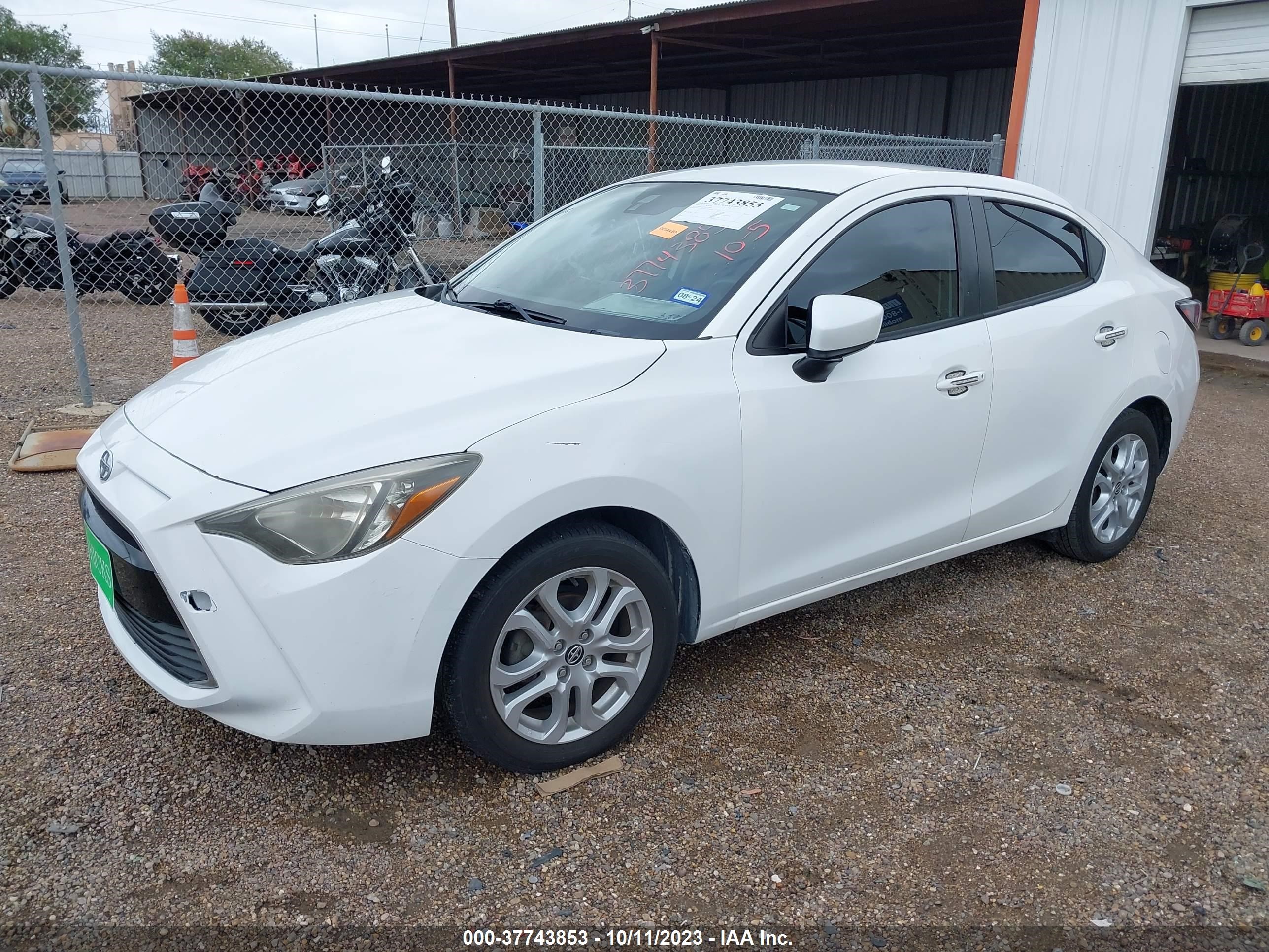 Photo 1 VIN: 3MYDLBZV8GY140401 - SCION IA 