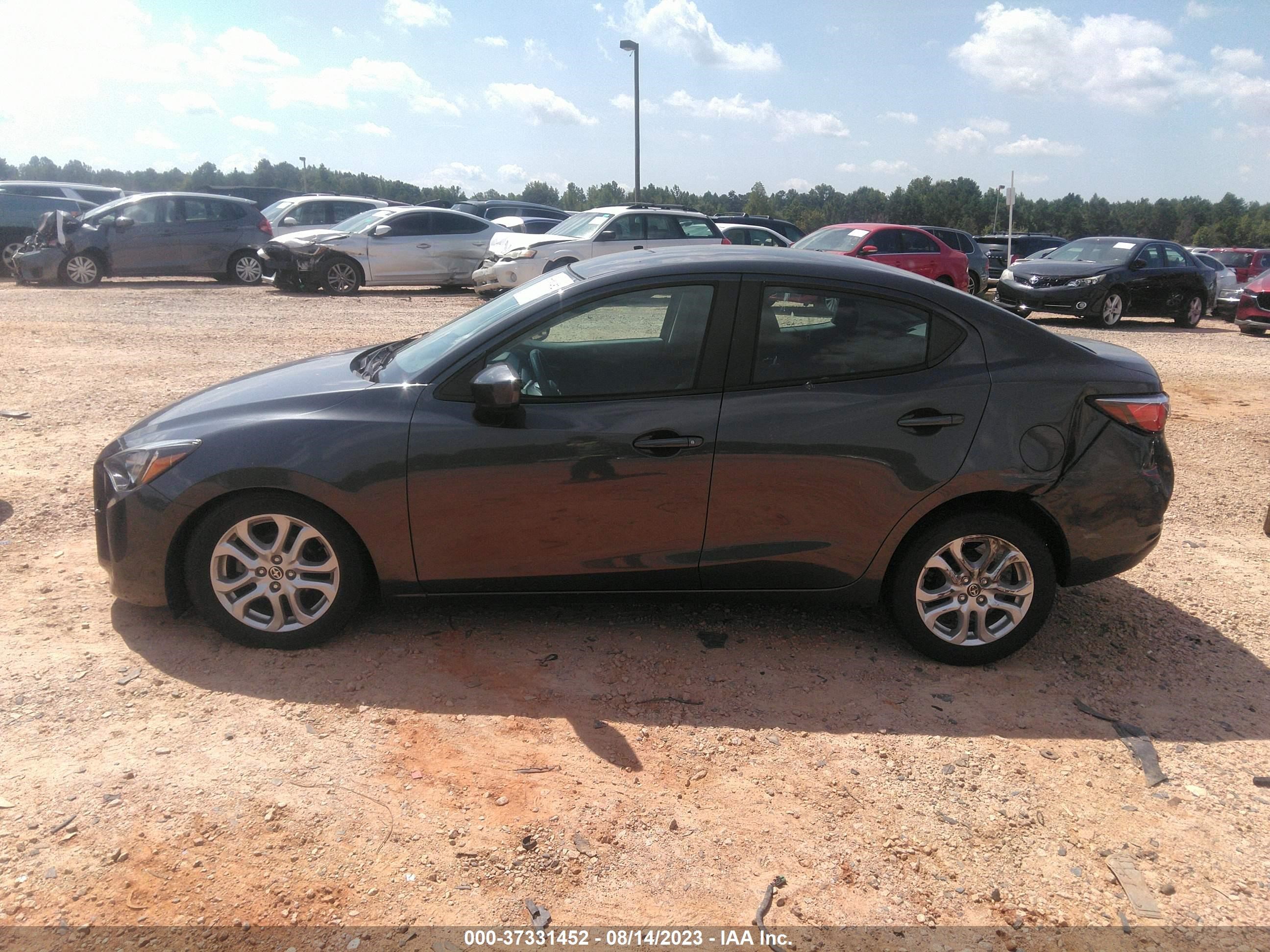 Photo 13 VIN: 3MYDLBZV8GY144772 - SCION IA 