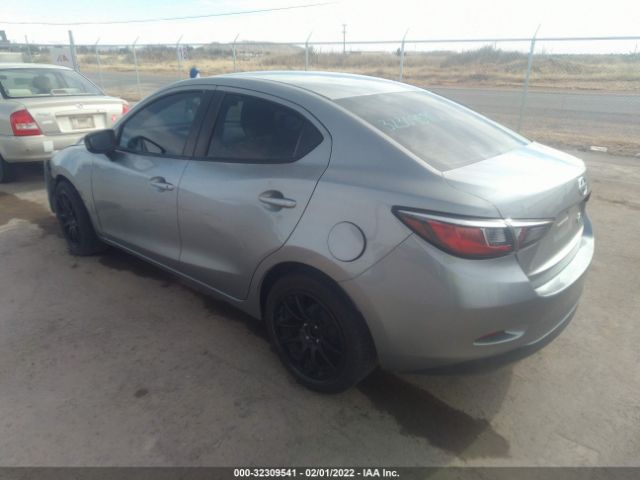 Photo 2 VIN: 3MYDLBZV9GY102255 - SCION IA 