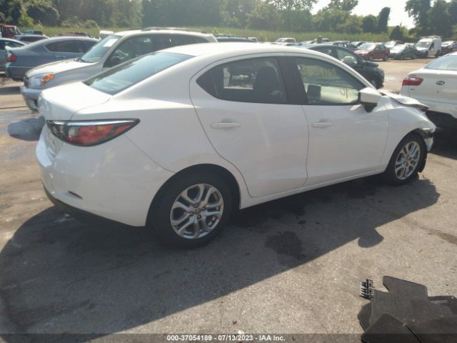 Photo 3 VIN: 3MYDLBZV9GY126538 - SCION IA 